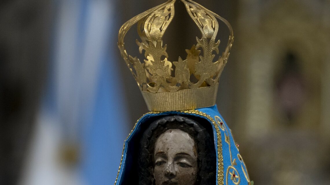 “Preferimos las manos de la Virgen que son chiquititas, son de barro porque están bien metidas en la realidad”